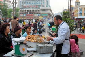 杂碎（ゾースイ）を売る男性