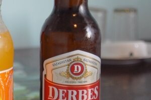 カザフスタンのビール「DERBES」