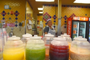 カリフォルニアのスーパーマーケット内ジューススタンド