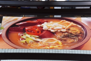 선지해장국（ソンジヘジャンク）を掲げる店の看板