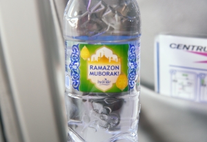 セントラムエアのラマダン仕様の水